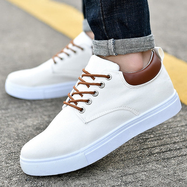 Men’s Sneakers Low-Cut Rounded Shape