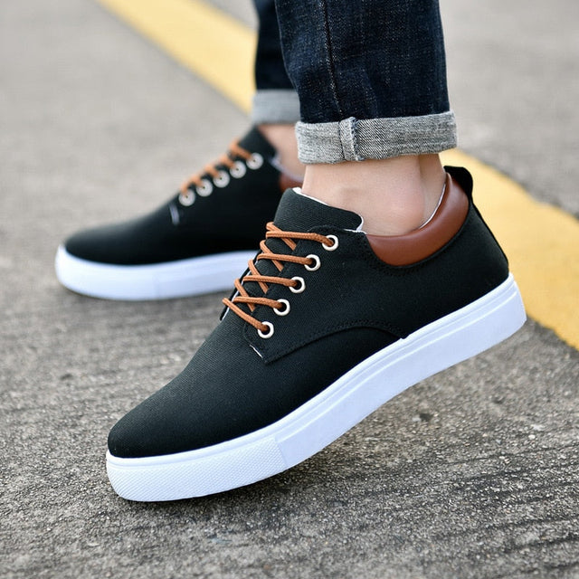 Men’s Sneakers Low-Cut Rounded Shape