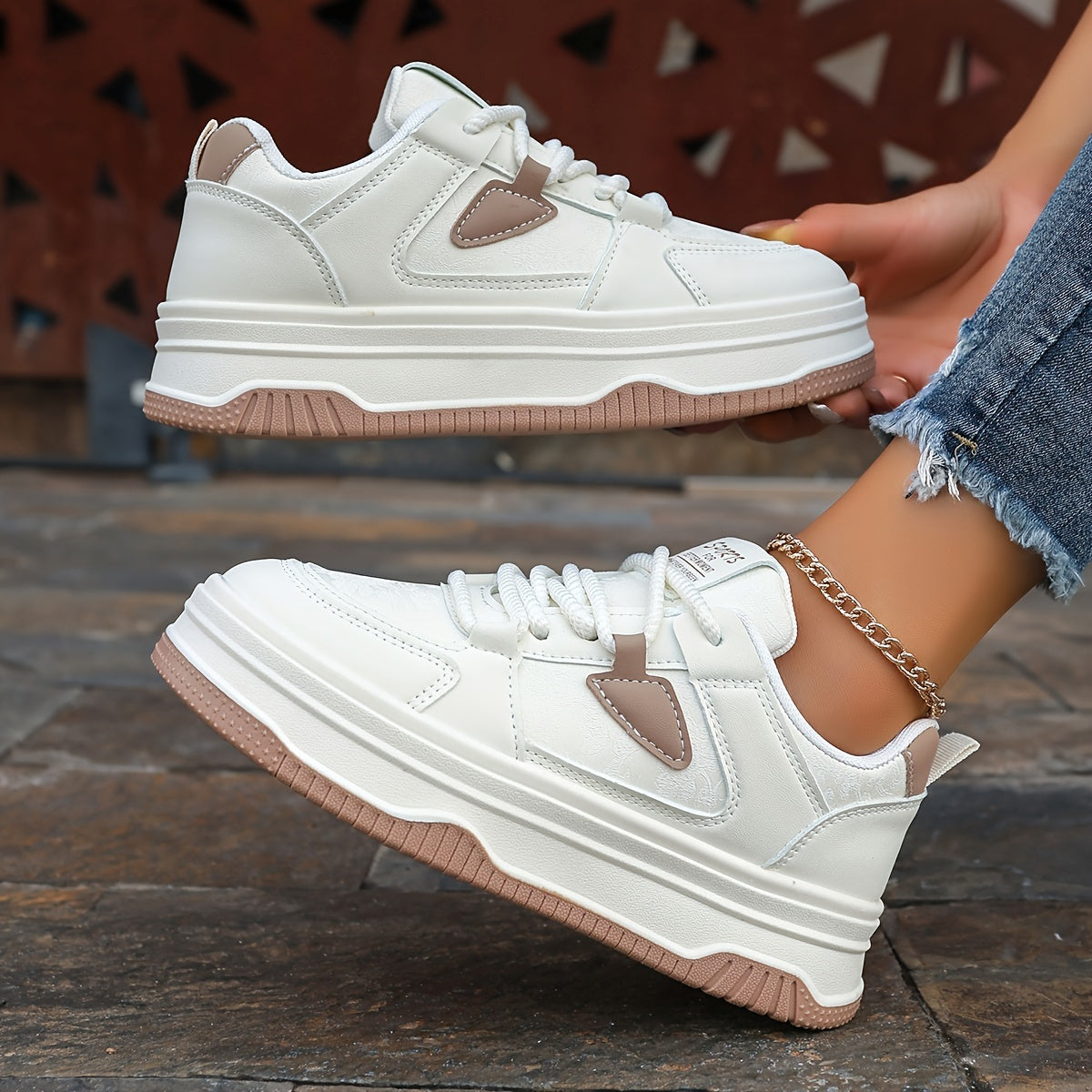 Women’s Low-Top Lace-Up Sneakers Smooth Finish