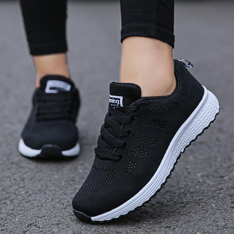 Low-Cut Lace-Up Trainers Rounded Toe