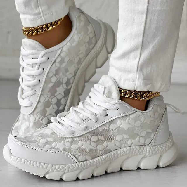 Sneakers Low Profile Rounded Toe Shape